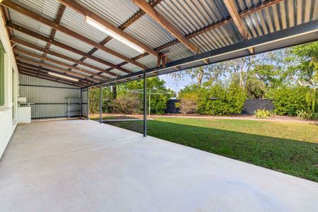 FAMILY LIVING WITH LARGE YARD - Photo 4
