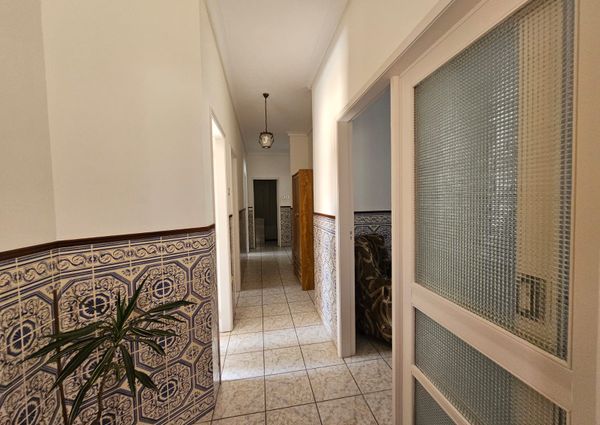 Floor 3 bedroom villa with suite located in Cacia!