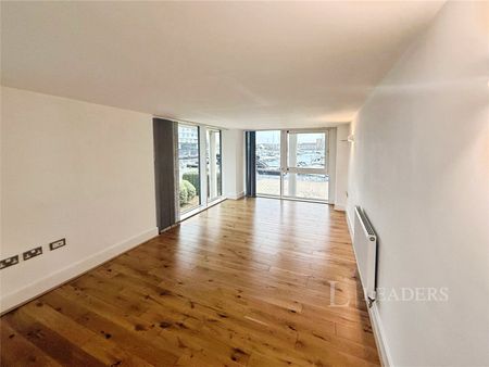 3 bedroom duplex to rent Maritime Walk, Southampton, Hampshire, SO14 - Photo 2