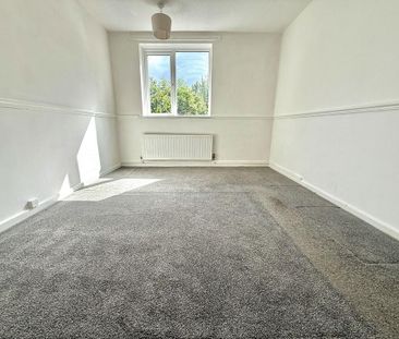 3 bedroom flat to rent - Photo 4
