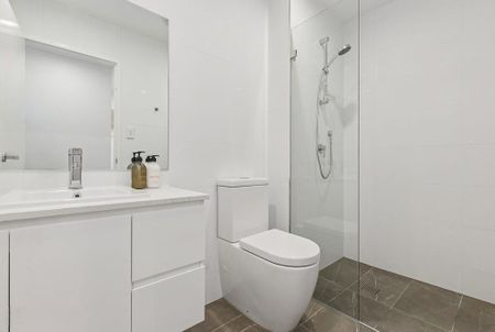 Architecturally Designed, Luxuriously Modern, Centrally Positioned And Expansive Three Bedroom + Study Nook, Two Bathroom Oasis - Photo 5