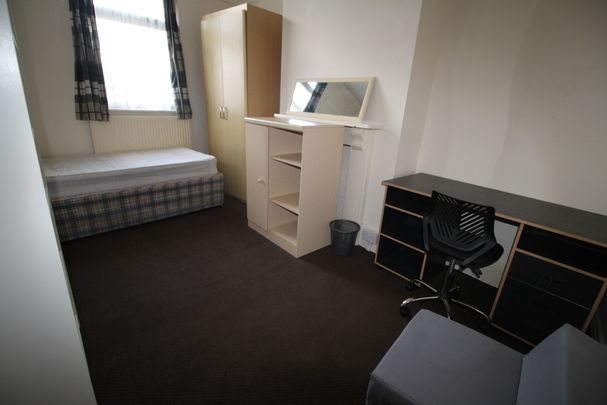 5 Bed Student Accommodation - Photo 1