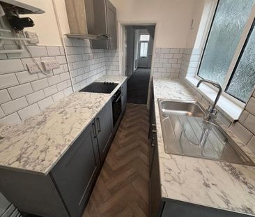 2 bedroom terraced house to rent - Photo 4