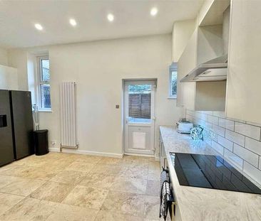 Branksome Wood Road, Bournemouth, Dorset, BH4 - Photo 6