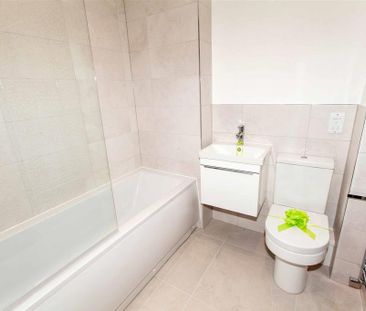 2 bedroom townhouse to rent - Photo 3