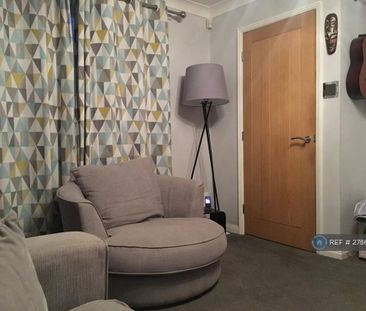 3 bedroom semi-detached house to rent - Photo 4