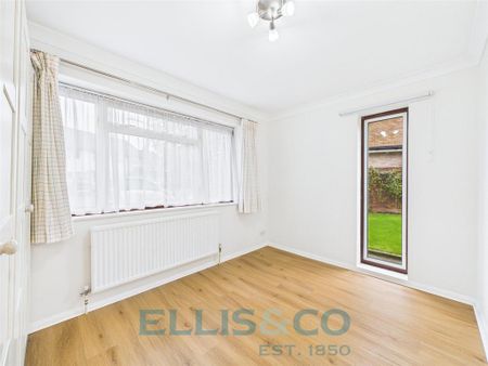 4 bedroom semi-detached house to rent - Photo 5