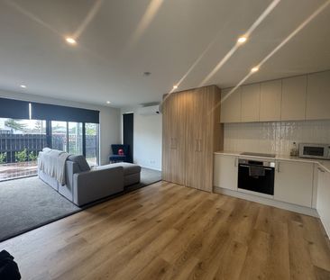66 Matipo Road, Te Atatu Peninsula - Photo 2