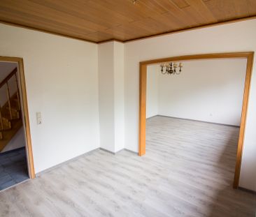 Familienhaus, 5 ZKB, ca. 200m2 WF/NF, EBK, Wintergarten, Garten, Ca... - Foto 1