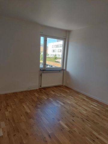 De Beschevägen, Finspång - Photo 2