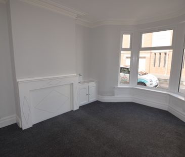 To Let 3 Bed End Terraced House - Photo 2