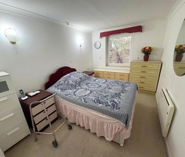 2 bedroom retirement property to rent - Photo 6