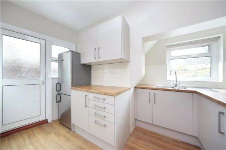 3 bedroom flat in Balham - Photo 2