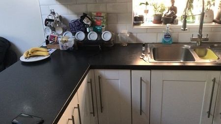 Room in a Shared House, Galsworthy Road, NW2 - Photo 3