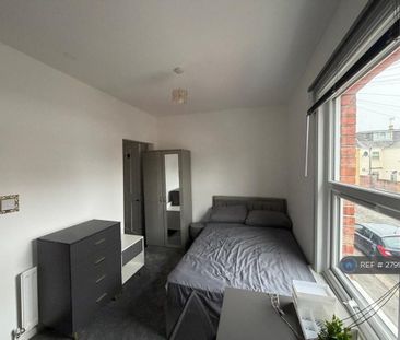 3 bedroom flat to rent - Photo 2