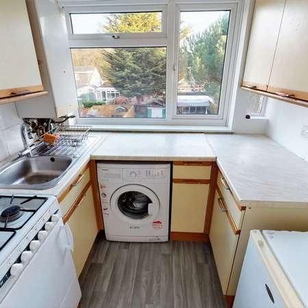 Fulwell Avenue, Clayhall, IG5 - Photo 1