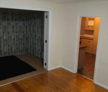 Spacious 3 bedrooms + on Gibbons st - Photo 4