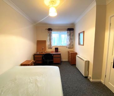 3 bedroom flat to rent - Photo 2