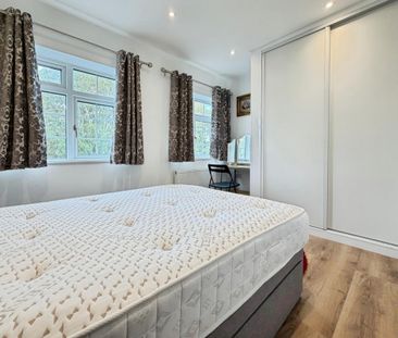 3 bedroom end of terrace house to rent - Photo 2