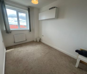 4 bedroom semi-detached house to rent - Photo 5