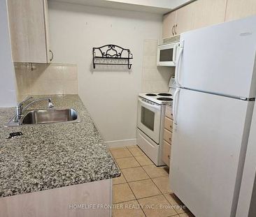 Yonge & Sheppard, Luxurious 1 Bedrm Modern Kitchen, walk to subway - Photo 2