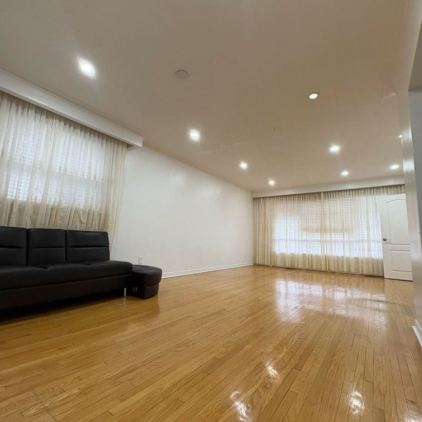 For Lease - Upstair 10 Laskay Crescent, Toronto, Ontario - Photo 1