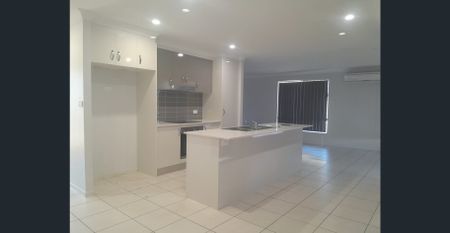 Great 4 Bedroom Home In Westdale - Photo 3