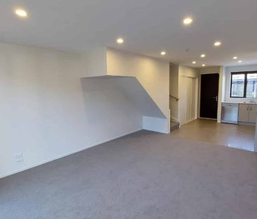 Modern Townhouse With Lovely Outlook! - Photo 5