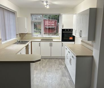 3 Bed Semi-Detached House, Greenside Lane, M43 - Photo 4