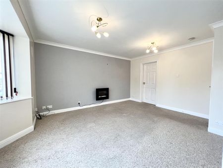 Lark Rise, Uttoxeter, Staffordshire ST14 8SZ - Photo 2