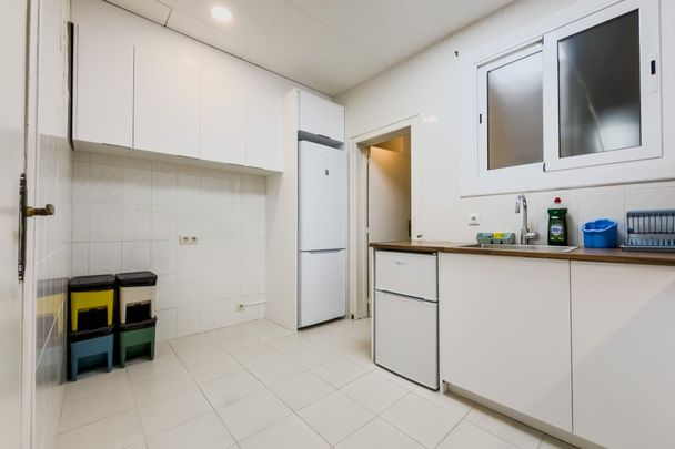 Cozy interior room next to Sants train station - Photo 1