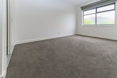 Large Town House with City views - Photo 3