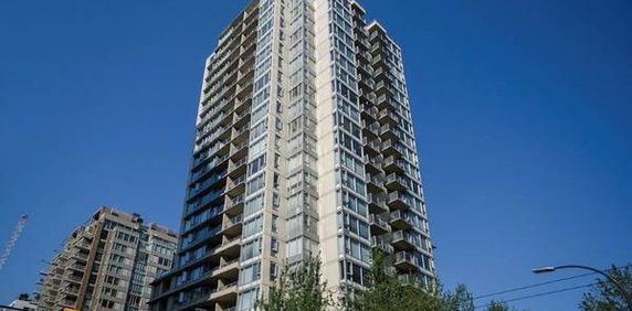 Great location~Furnished one bedroom+Den in Yaletown - Photo 2