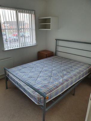 2 Bed Terraced House, Newhouse Road, G42 - Photo 1