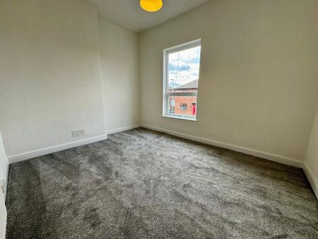 2 bedroom end of terrace house to rent - Photo 3