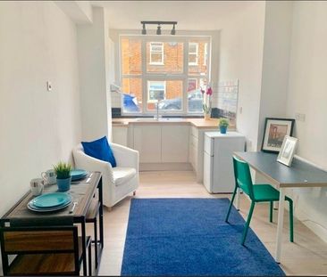 Studio Flat, Meyrick Road, NW10 - Photo 1