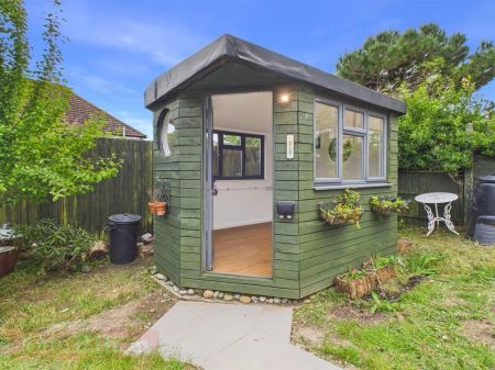 Farm Hill, Brighton - Photo 5