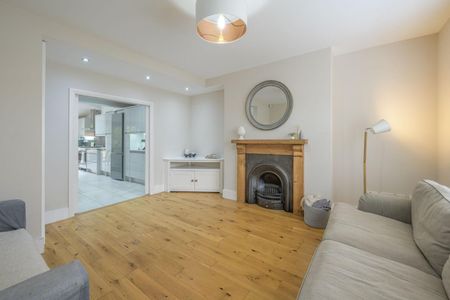 3 bedroom House To Let - Photo 2