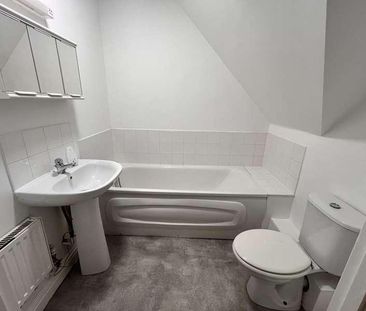 Malmesbury Park Place, Bournemouth, BH8 - Photo 1