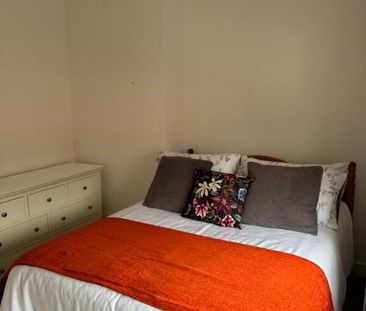 12 Ebor Parade, Belfast, BT12 6NS - Photo 4