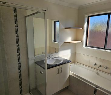 FAMILY LIVING WITH SPACE TO ENTERTAIN!! - Photo 3