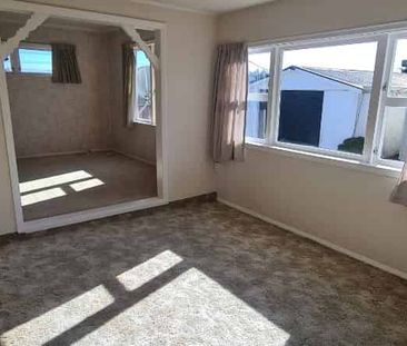 Spacious Family Home - Photo 5