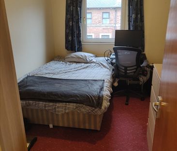 Flat 2, 18 Lawrence Street - Photo 3