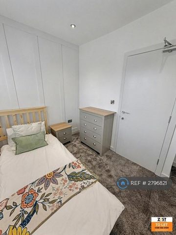 1 bedroom in a house share to rent - Photo 4