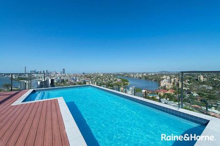 Resort-Style Modern Apartment in the Heart of Toowong - Photo 2
