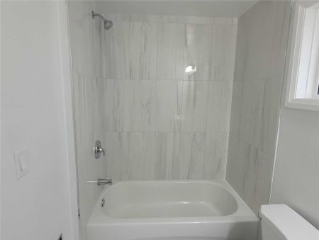 For Lease - 726 Grandview Drive Unit# Main, Oshawa, Ontario - Photo 4