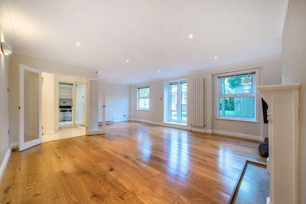 4 bedroom flat to rent - Photo 1