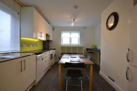 3 bedroom flat to rent - Photo 5