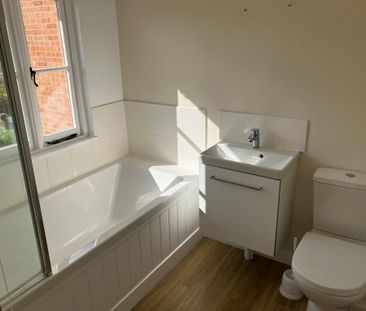 3 bedroom terraced house to rent - Photo 6