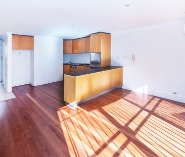 SPLIT LEVEL TOWNHOUSE IN PRIME LOCATION - Photo 5
